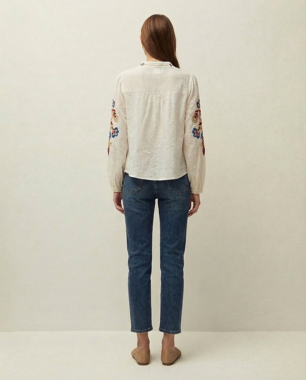 Chemise brodée col mao