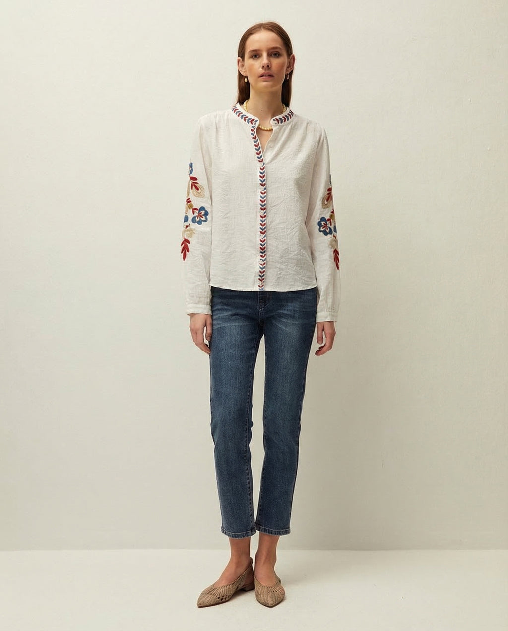 Chemise brodée col mao