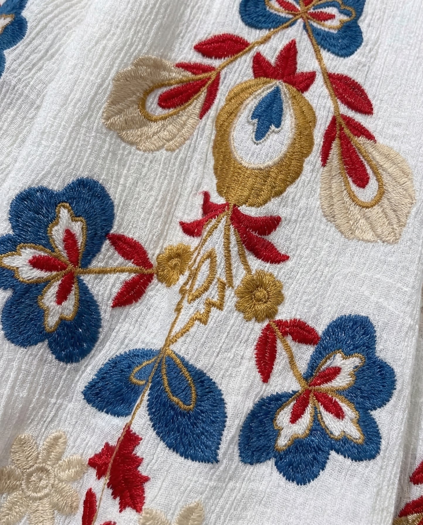 Chemise brodée col mao