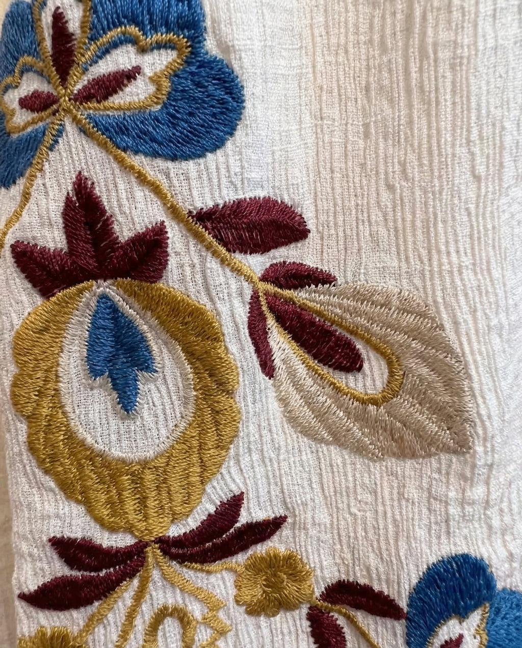 Camisa bordada cuello mao