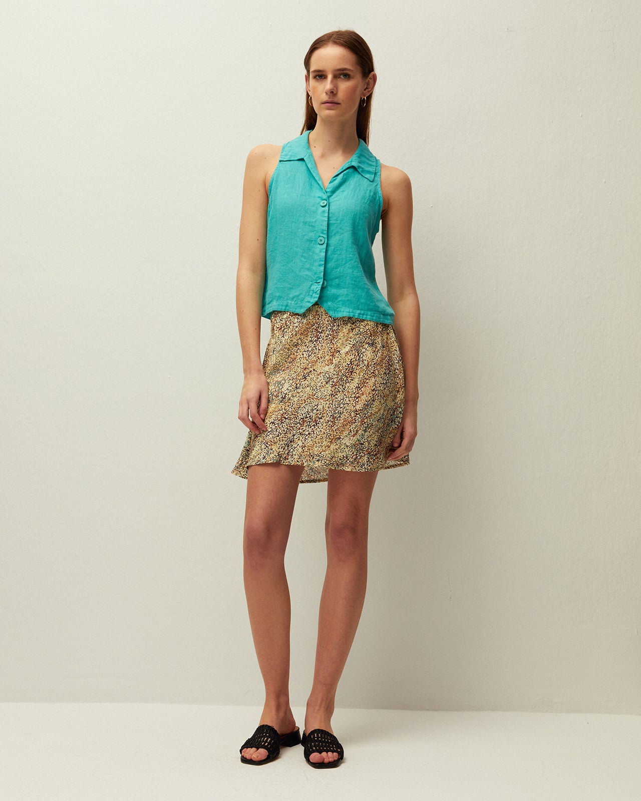 Chaleco lino cuello camisero