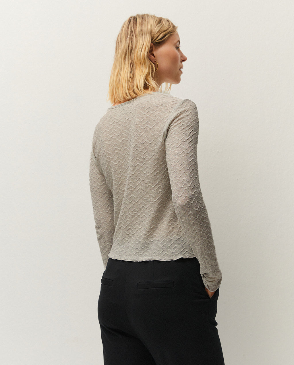 Camiseta abertura con textura