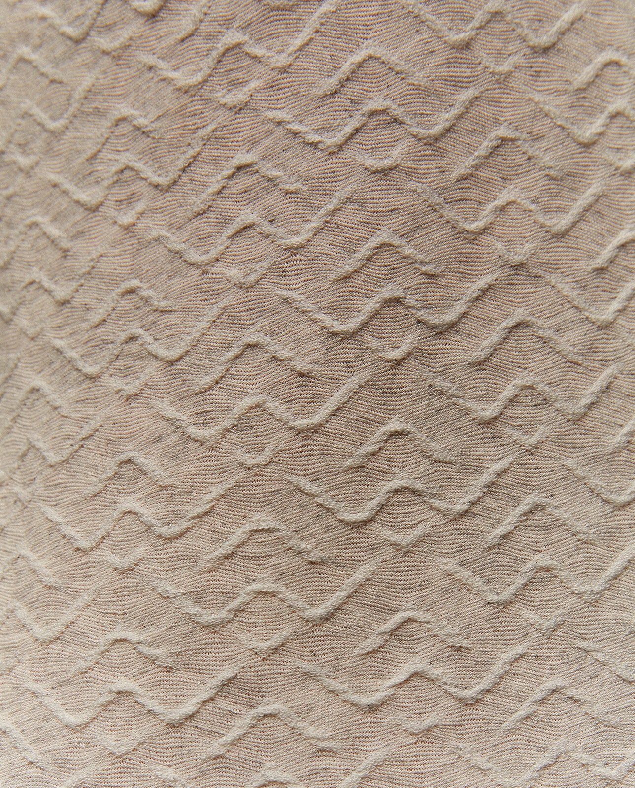 Camiseta abertura con textura