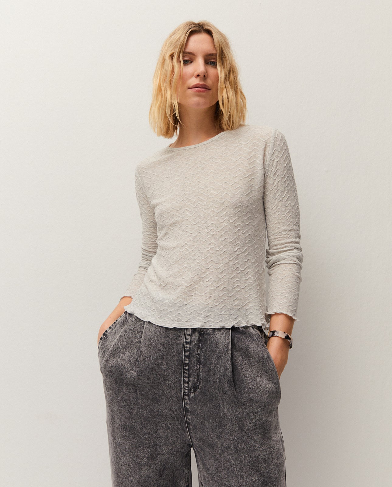 Camiseta abertura con textura