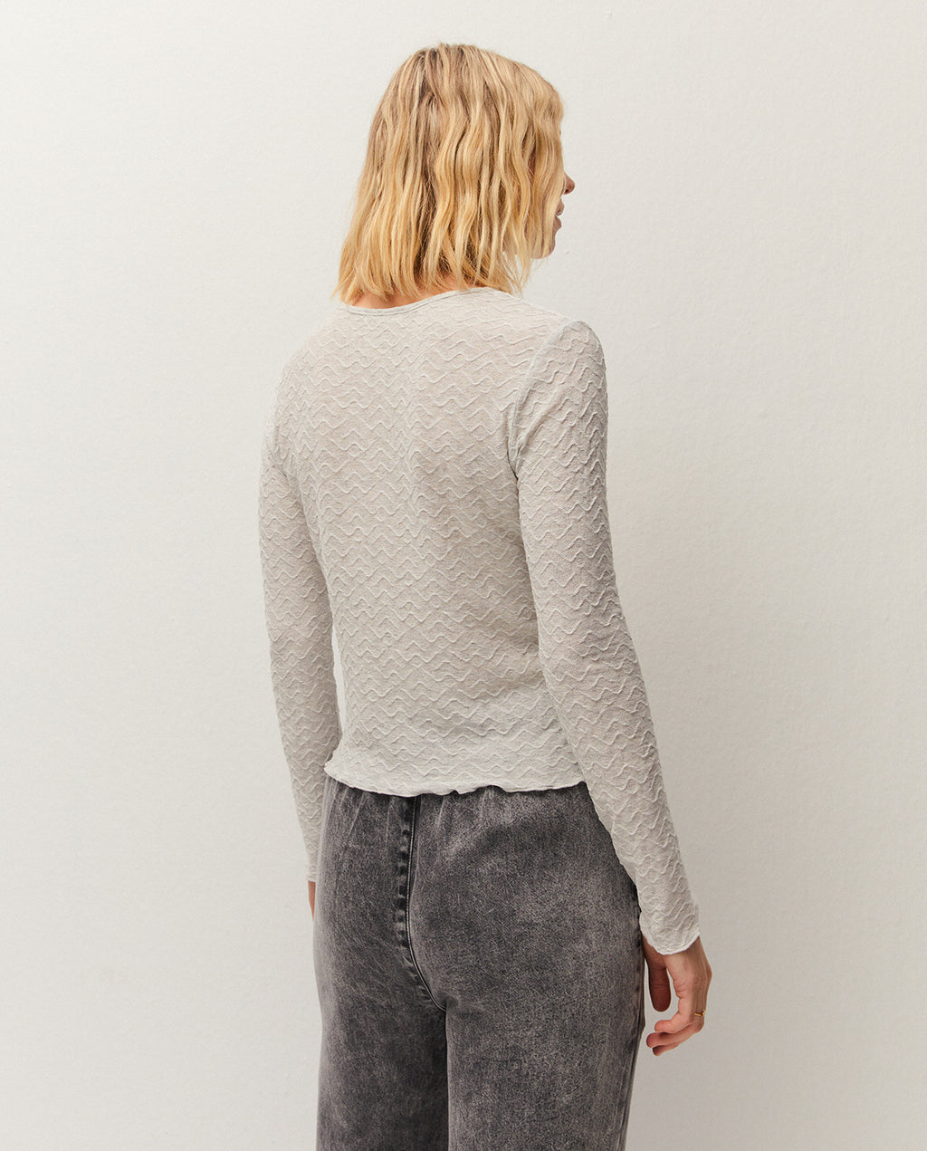 Camiseta abertura con textura