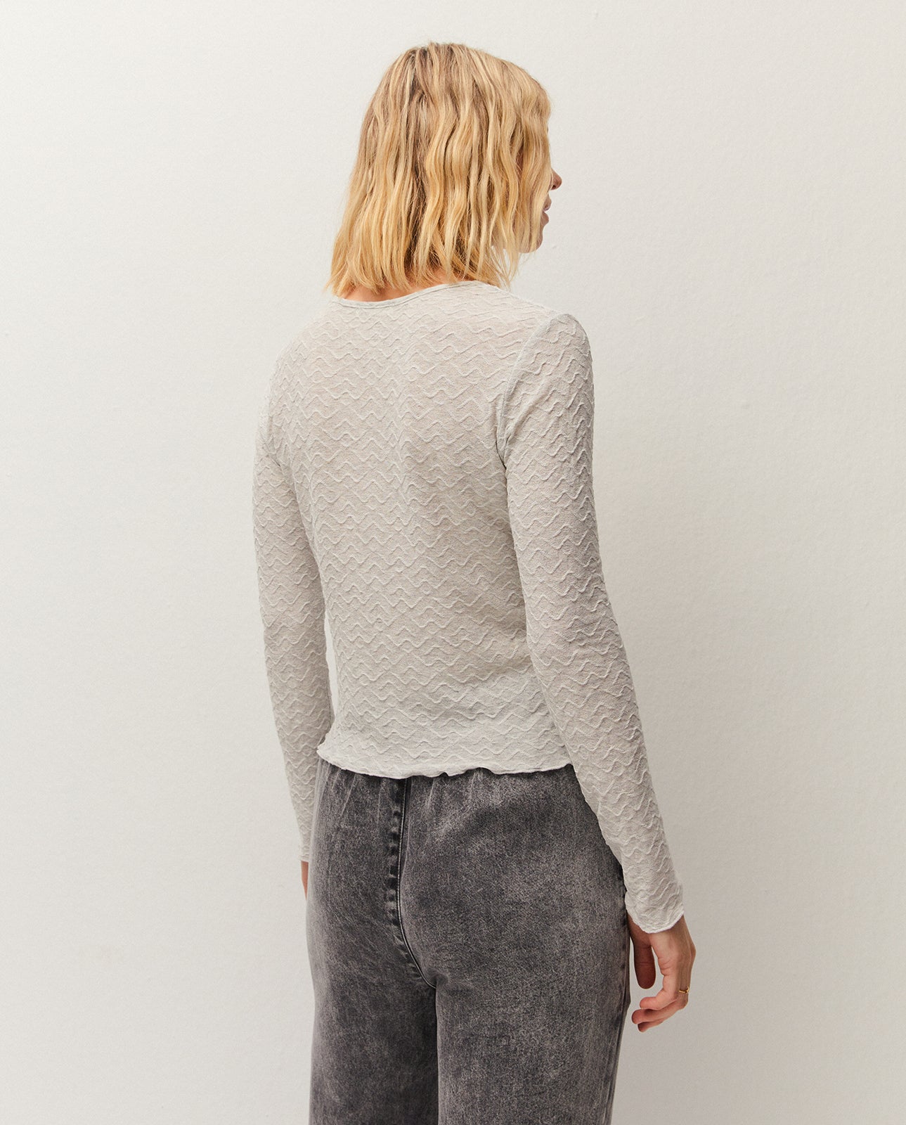 Camiseta abertura con textura