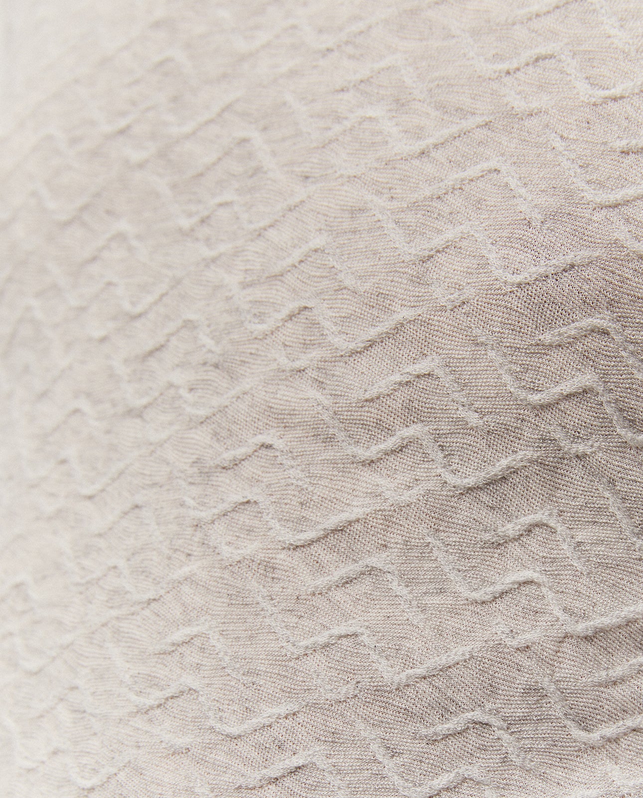 Camiseta abertura con textura