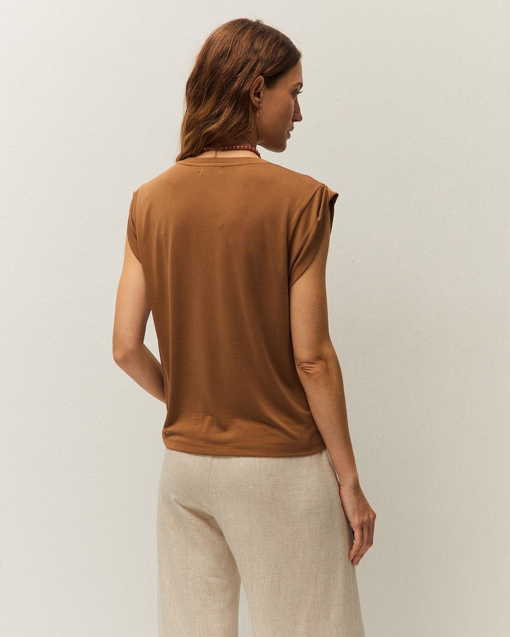 Camiseta modal con detalle en el hombro