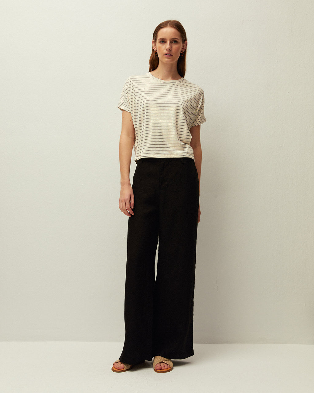 Camiseta rayas entallada en bajo prenda