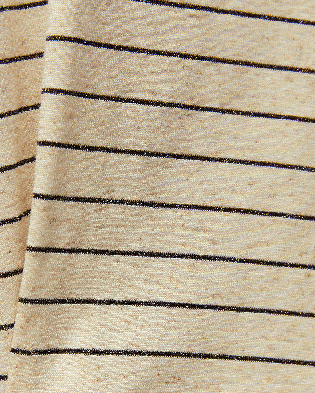 Camiseta rayas entallada en bajo prenda