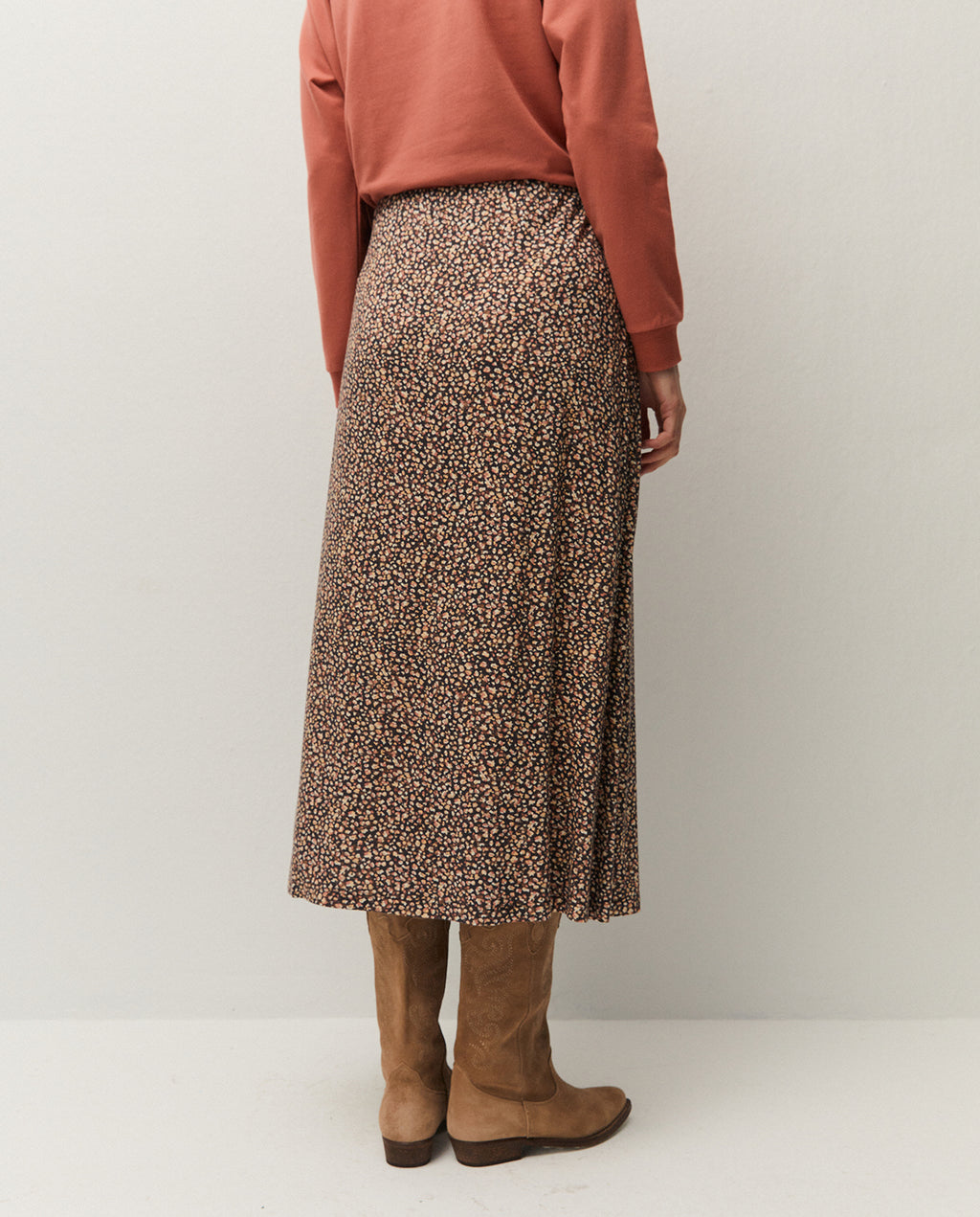 Falda estampada con goma