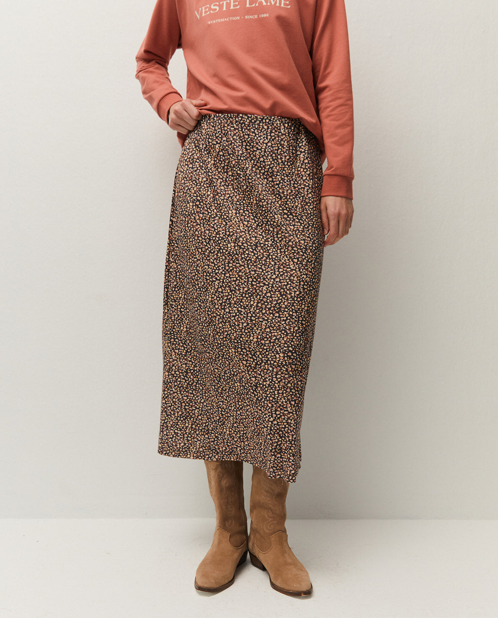 Falda estampada con goma