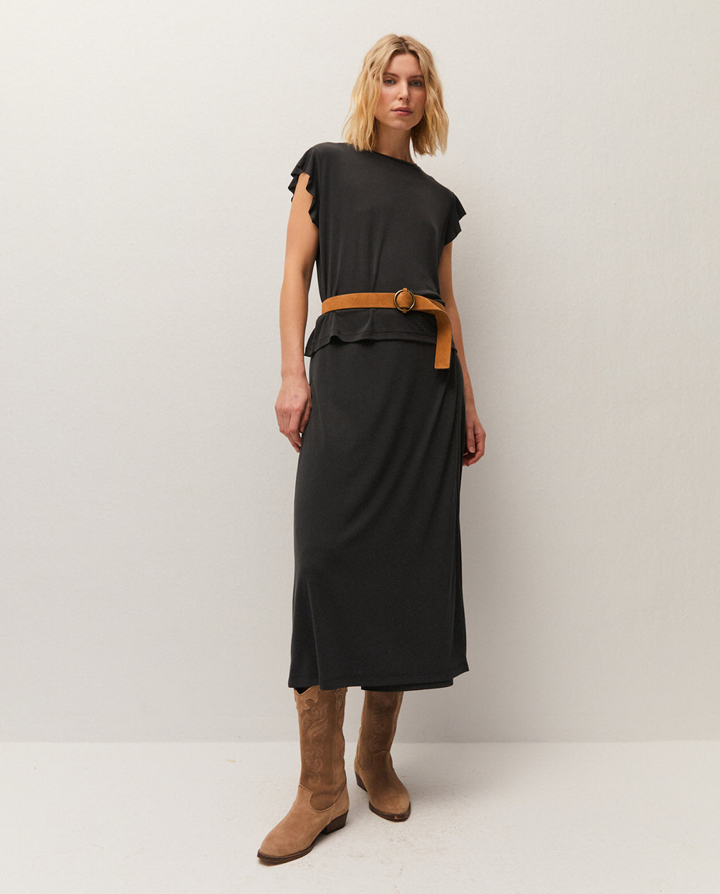 Falda midi  con corte