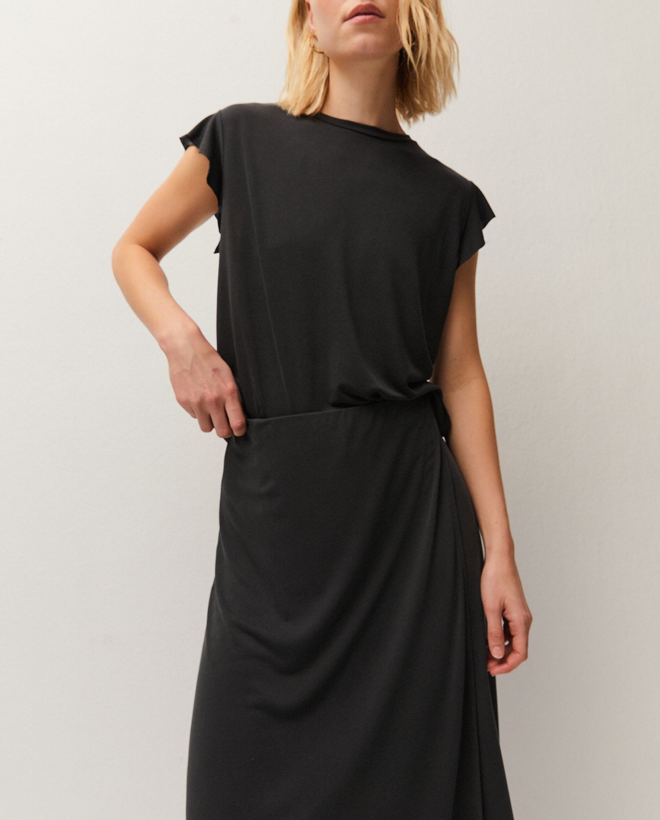 Falda midi  con corte