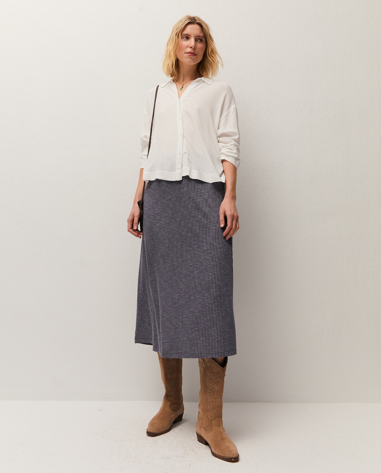 Falda canalé con goma en la cintura