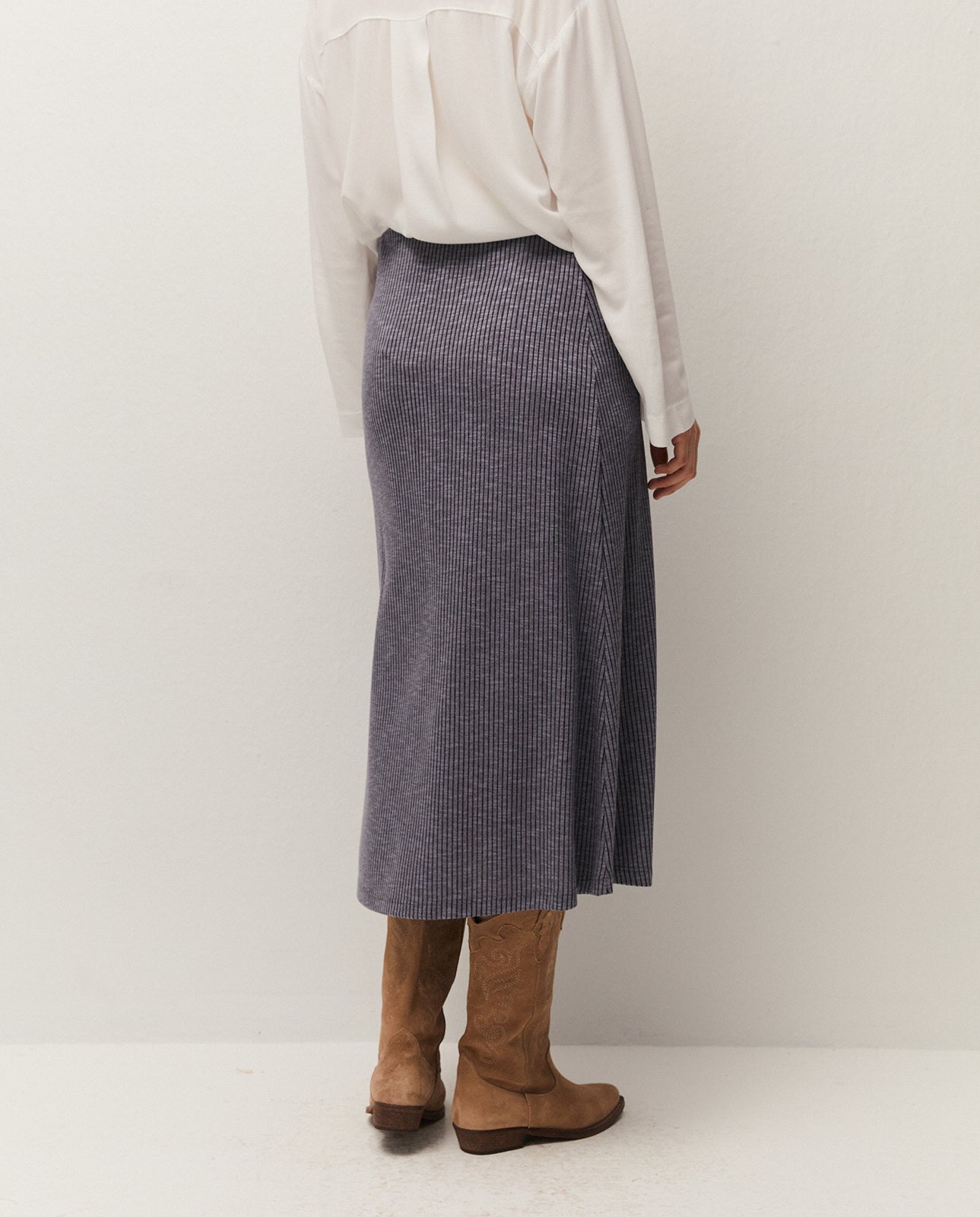 Falda canalé con goma en la cintura