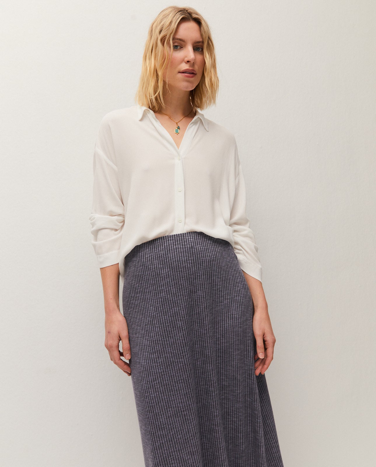 Falda canalé con goma en la cintura