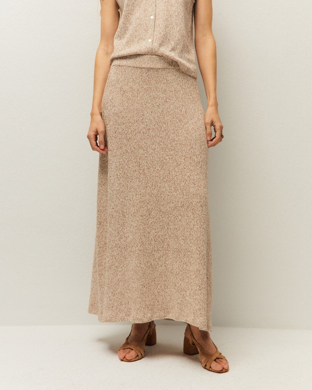 Falda larga punto