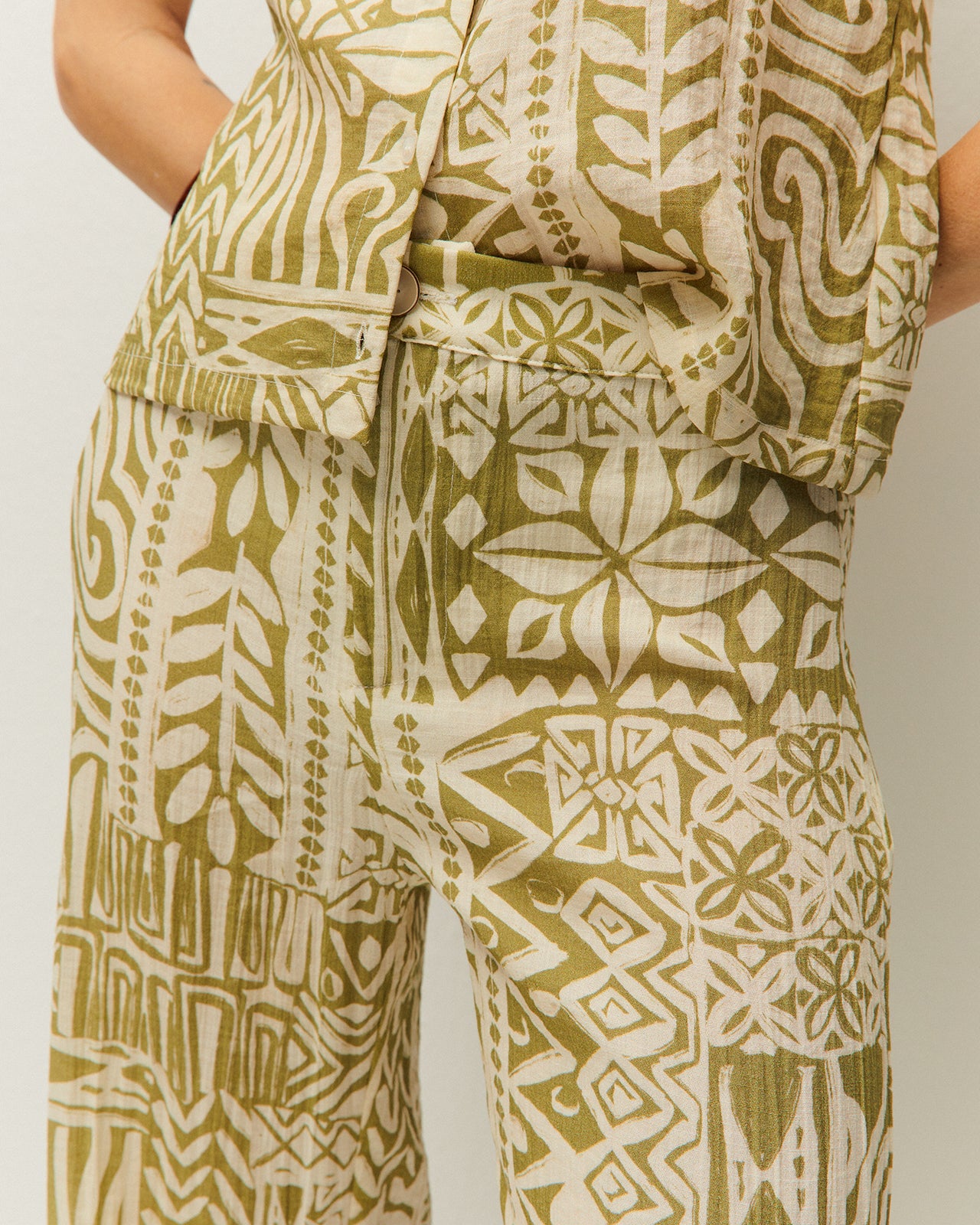 Pantalón estampado geometrico