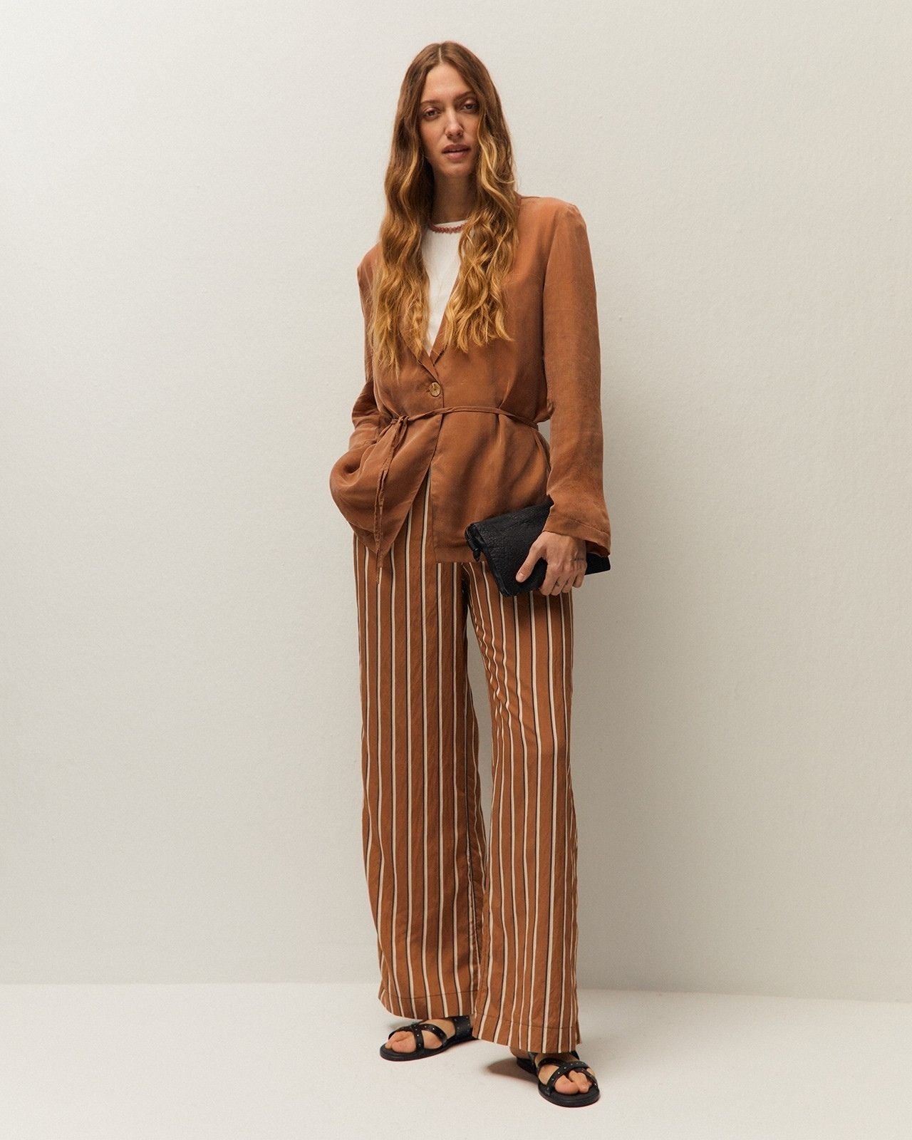 Pantalón ancho de rayas