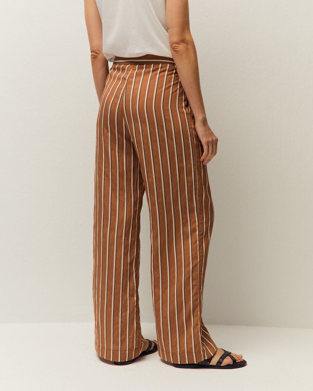 Pantalón ancho de rayas