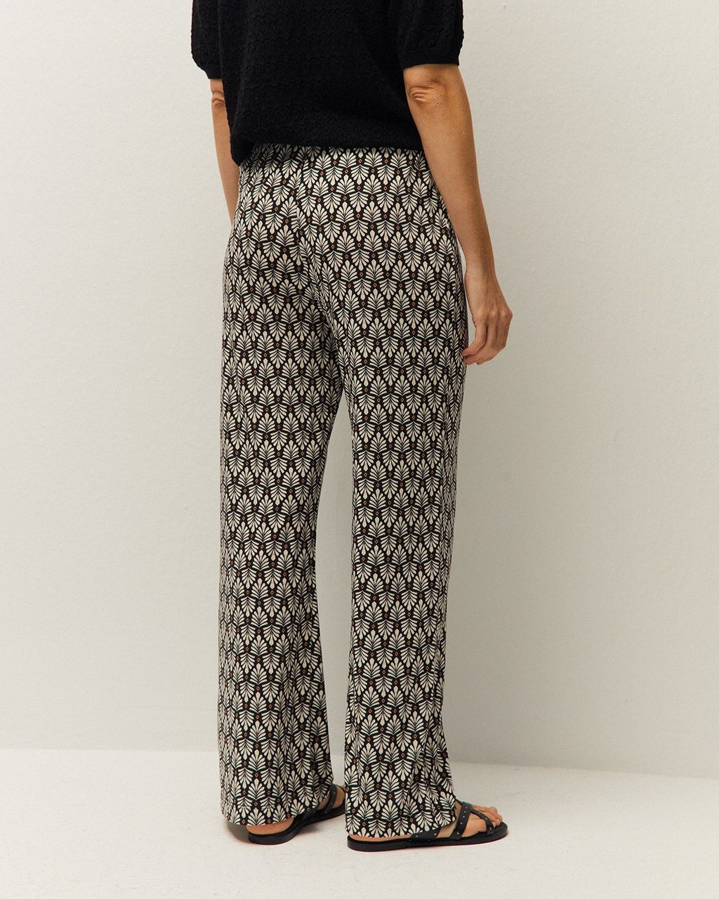 Pantalón estampado geométrico