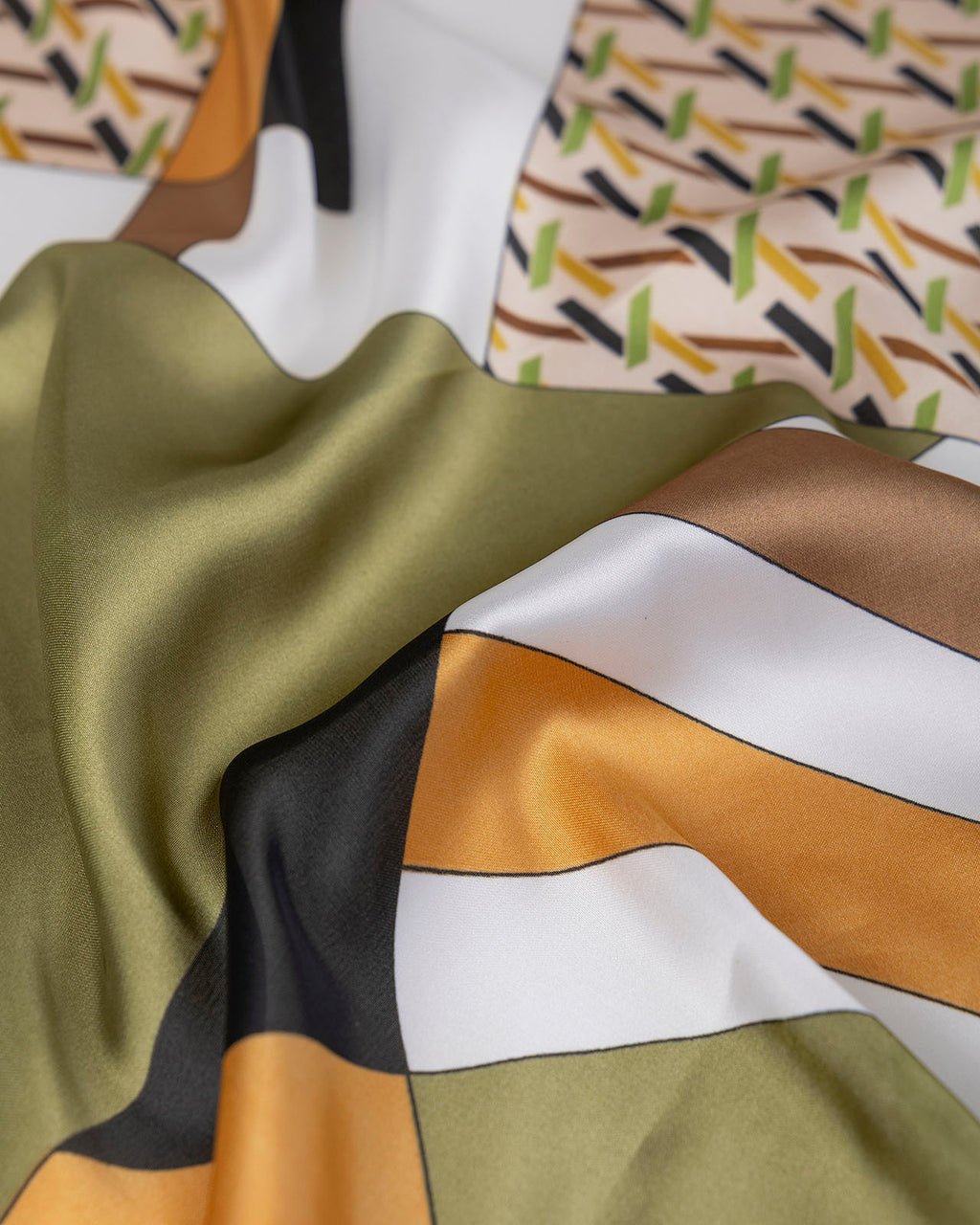 Pañuelo estampado geométrico