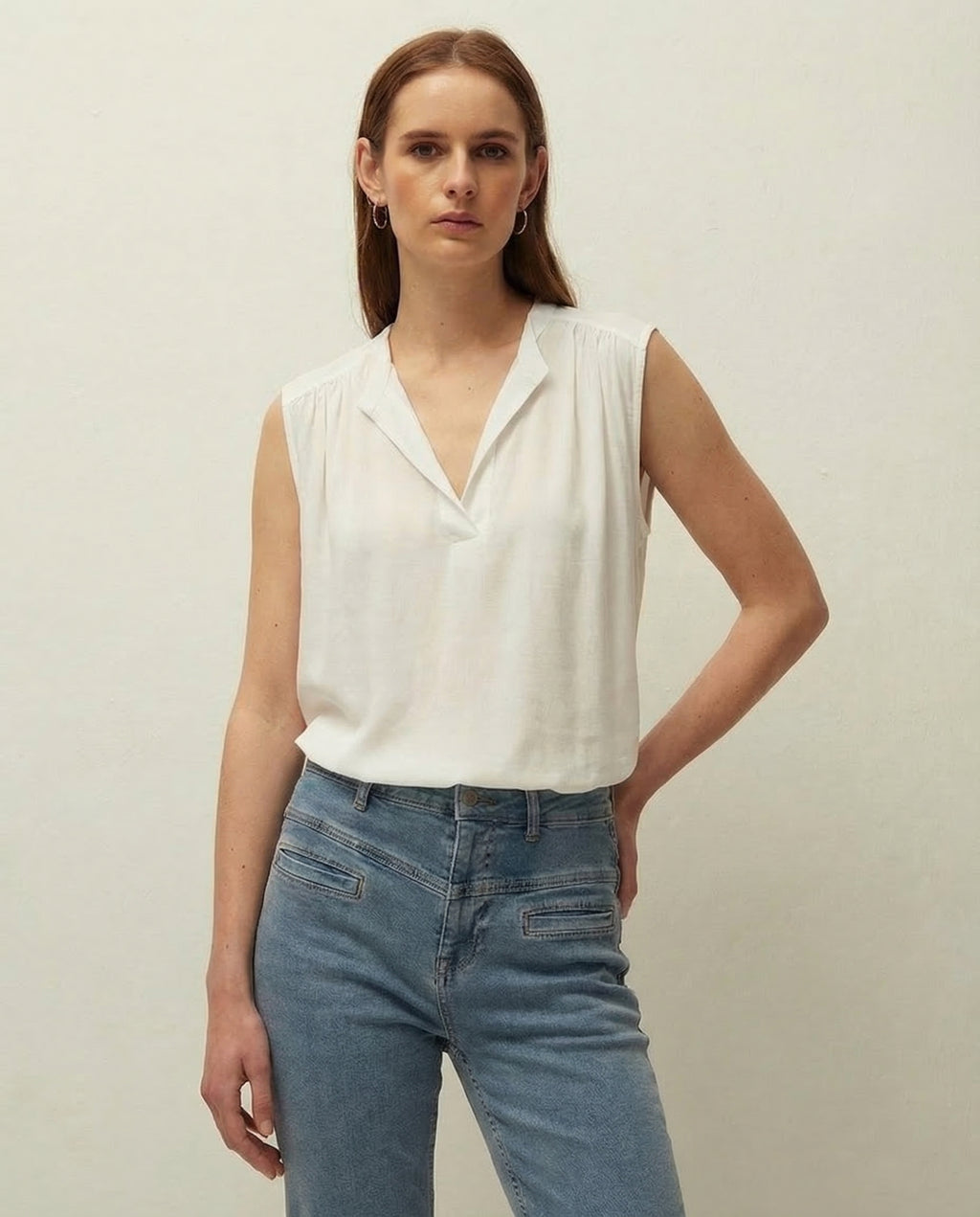 Top sin mangas  cuello mao