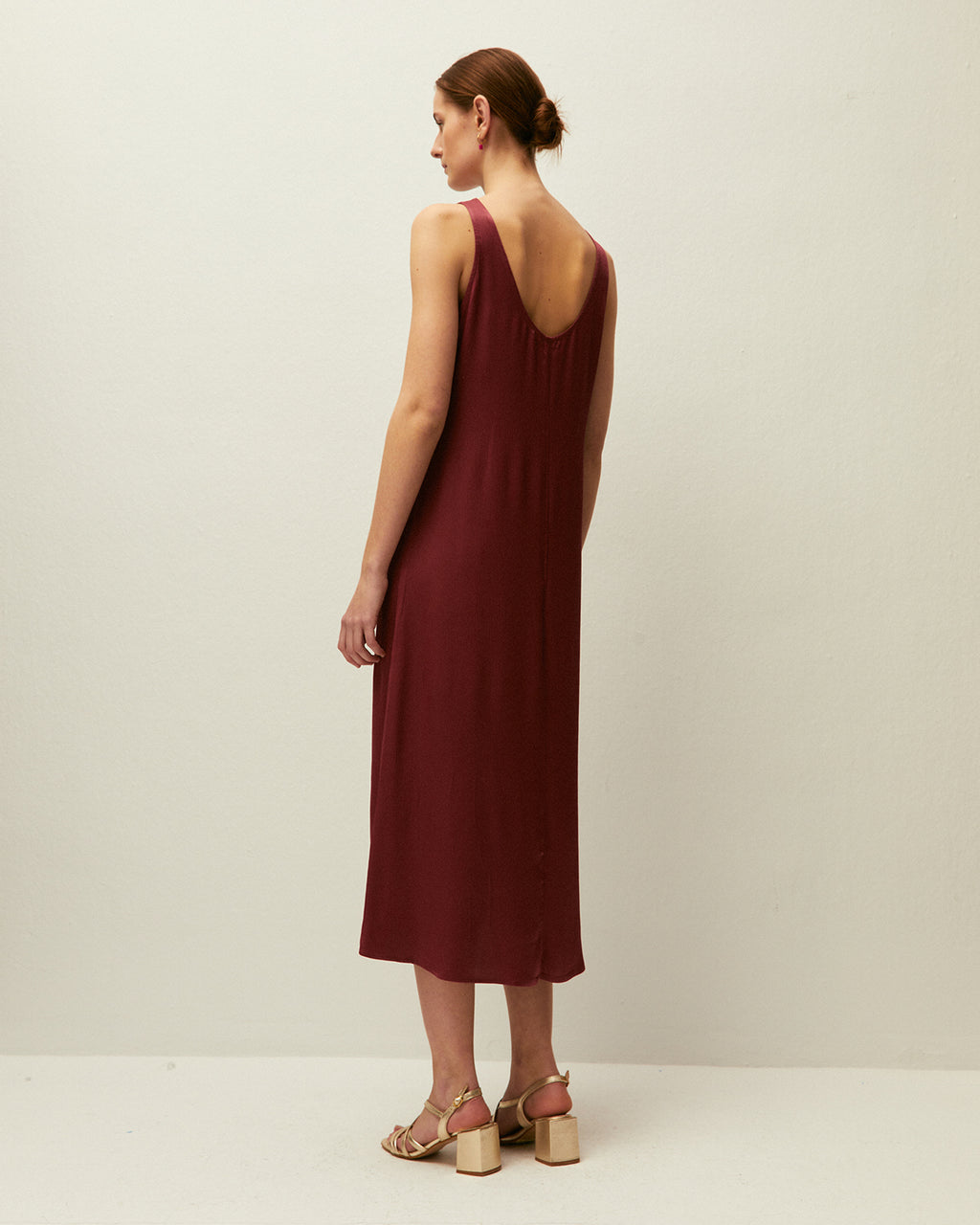 Vestido largo cuello caja