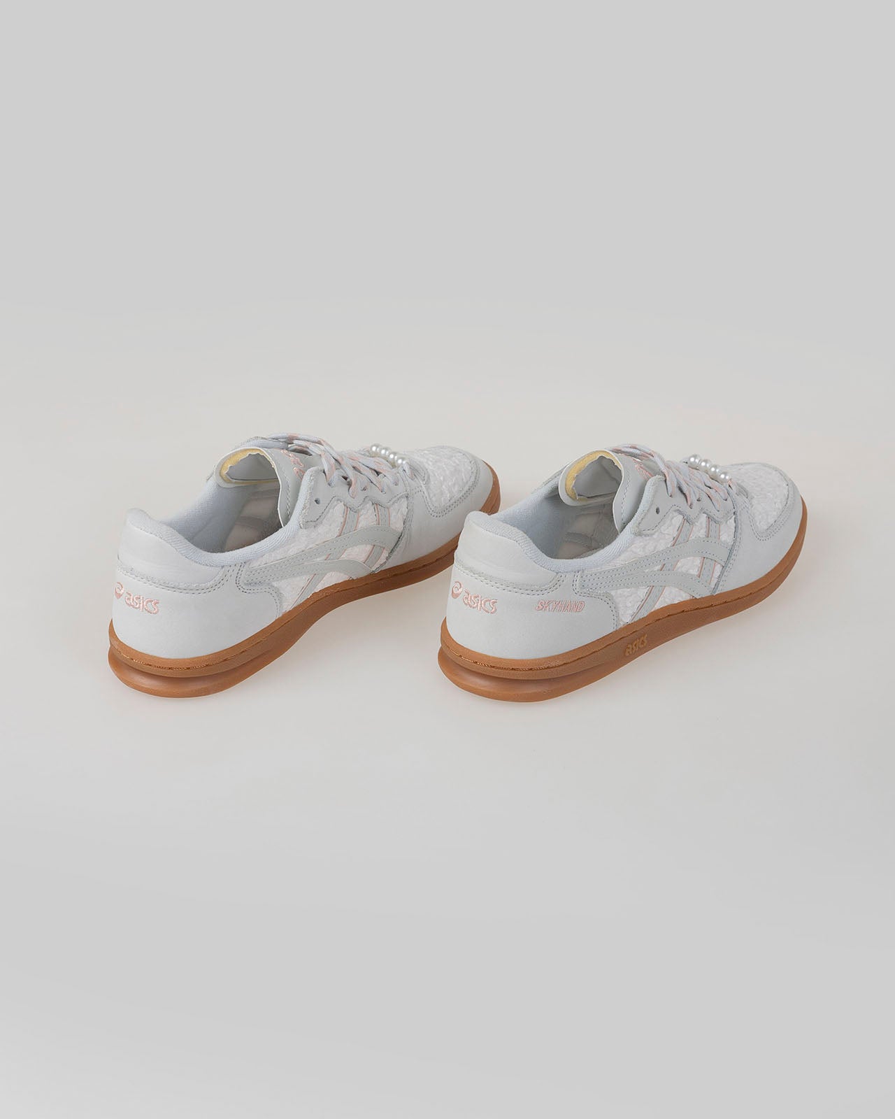 Zapatilla Asics blanca Skyhand OG