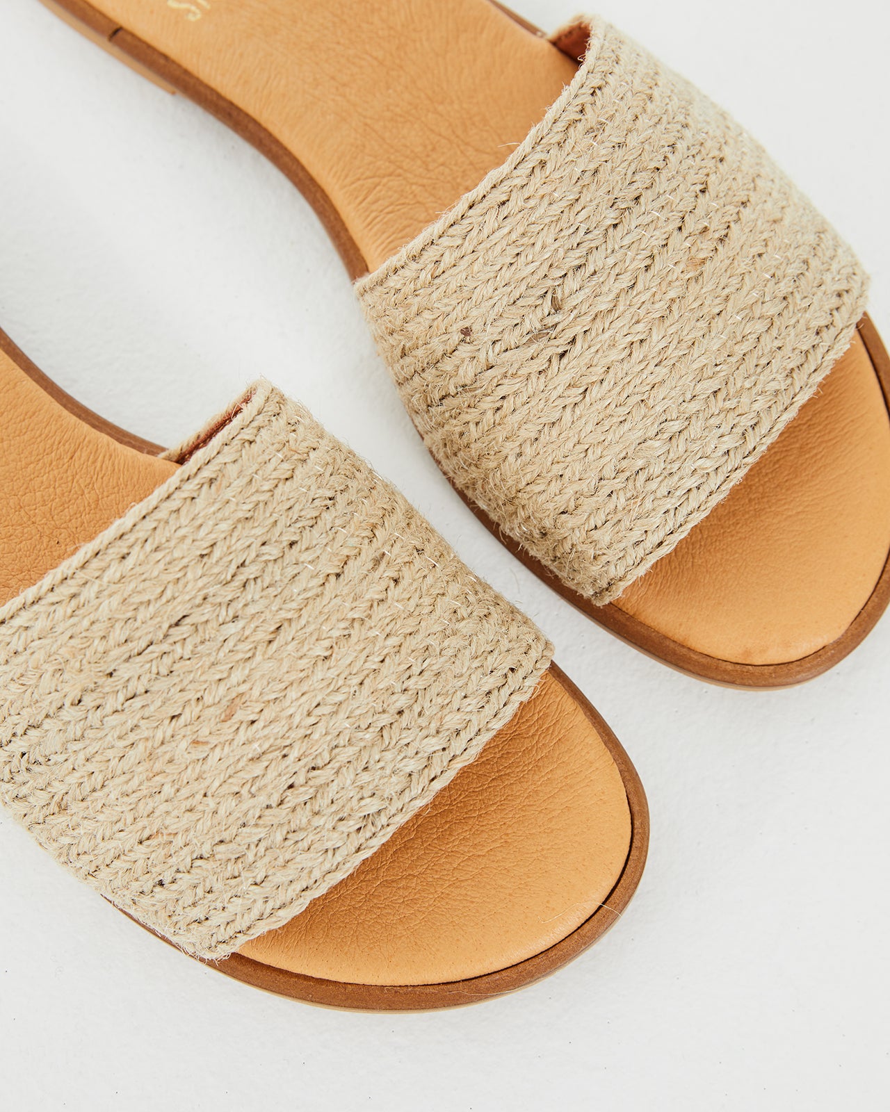 Women's flat sandal with jute strap