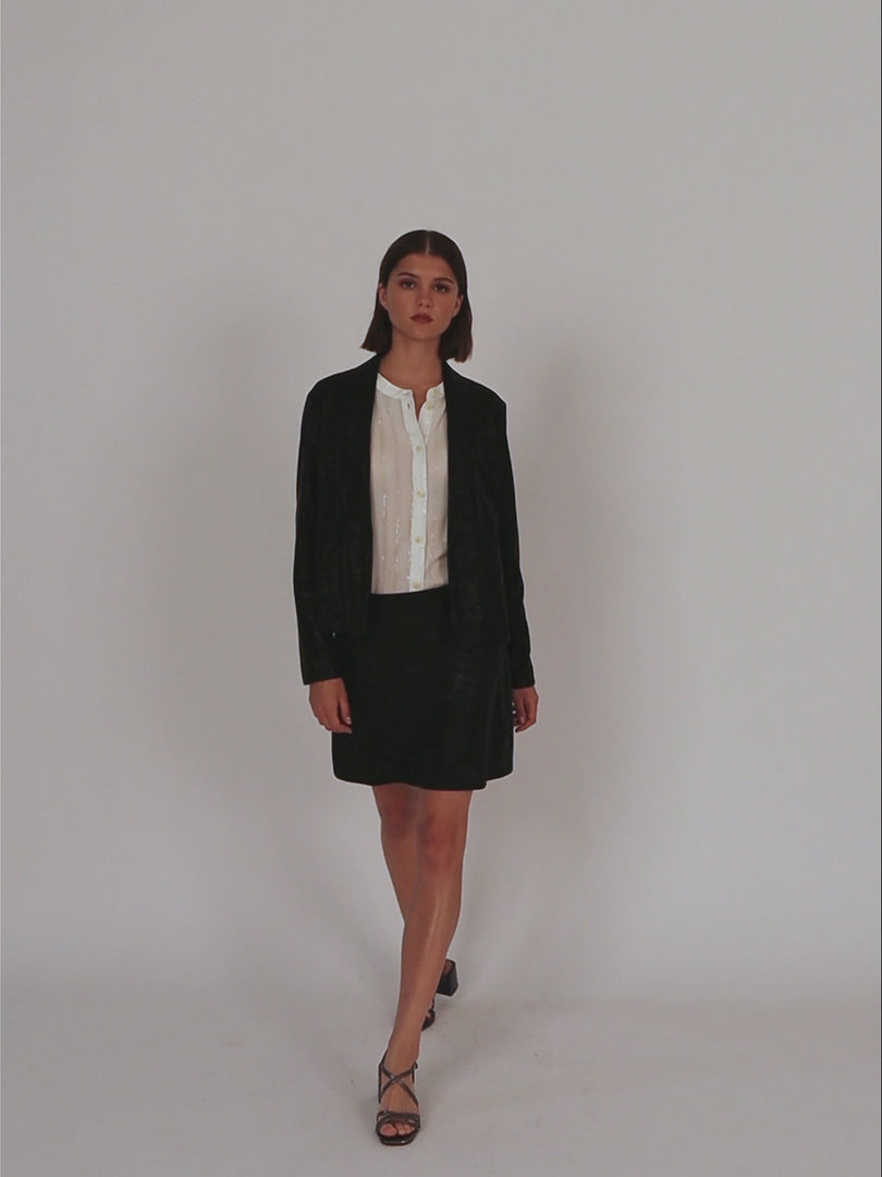 Black long-sleeved jacket-like blazer