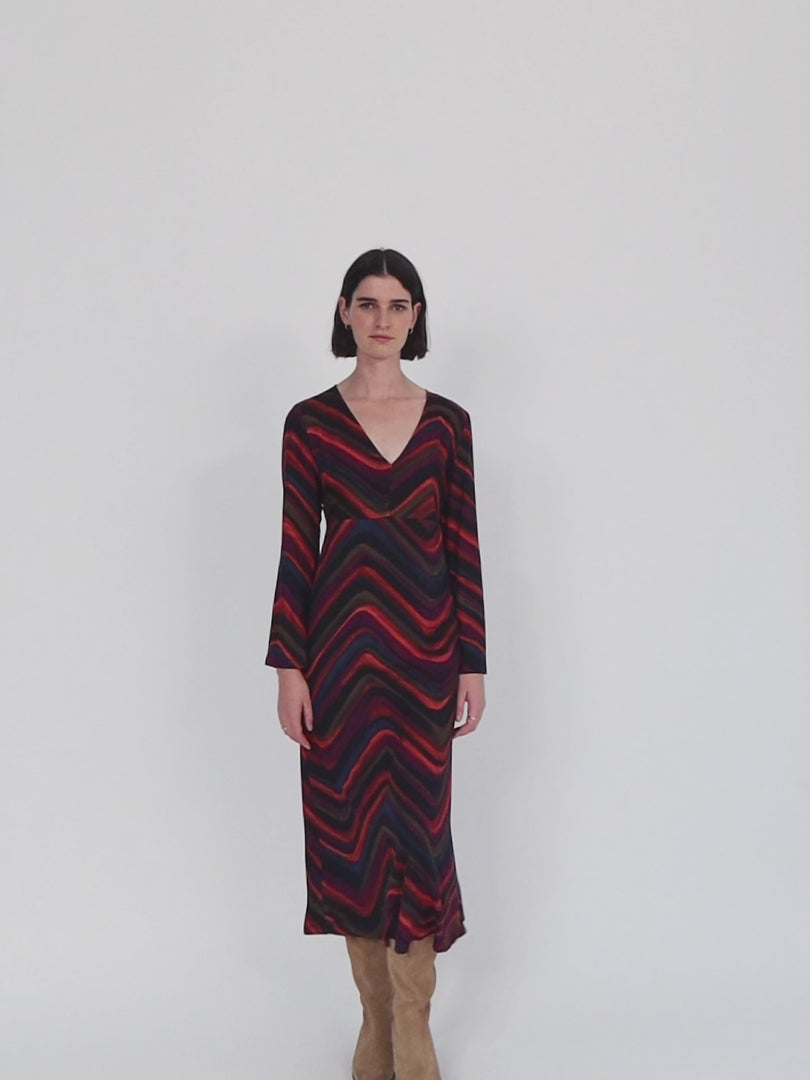 Multicolor wave print midi dress